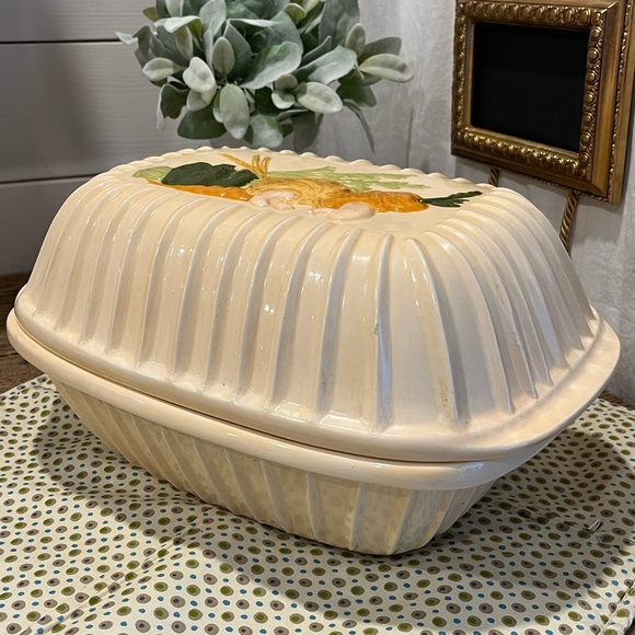 🥕 Vintage Handmade Ceramic Roaster with Vegetable Motif - Picture 5 of 15